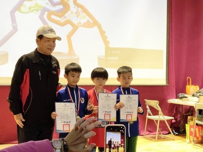 恭喜本校角力隊，參加新北市114學年度小學角力錦標賽，榮獲4銀1銅(詳情請見內文)，表現優異！感謝黃于寧教練的辛勤指導！圖片