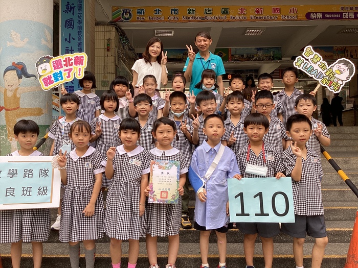 113學年度第2學期優良班級與校長合影圖片