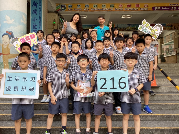 113學年度第2學期優良班級與校長合影圖片