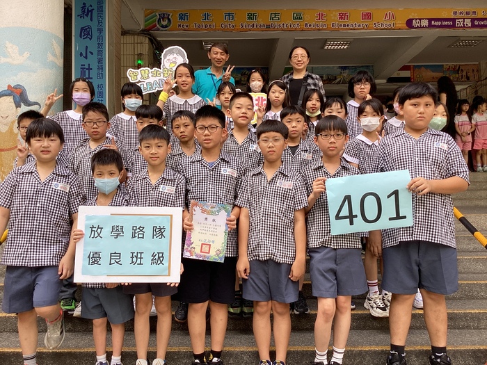 113學年度第2學期優良班級與校長合影圖片